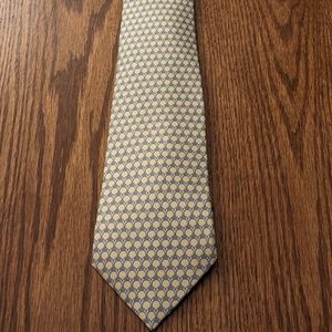 Men's Hermes Tie. EUC. Pale yellow with silver design.